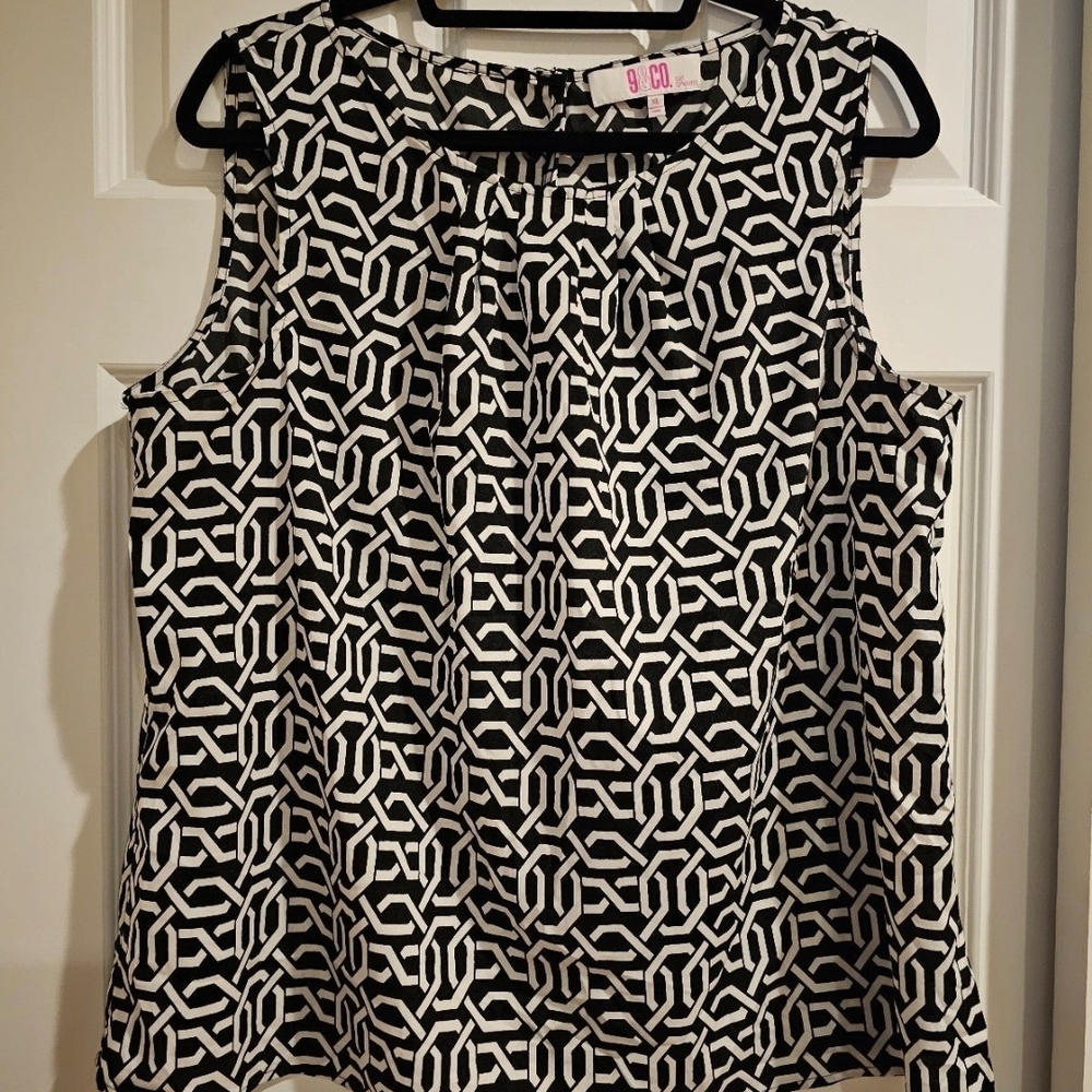 Chic Black and White Geometric Women's Tank
